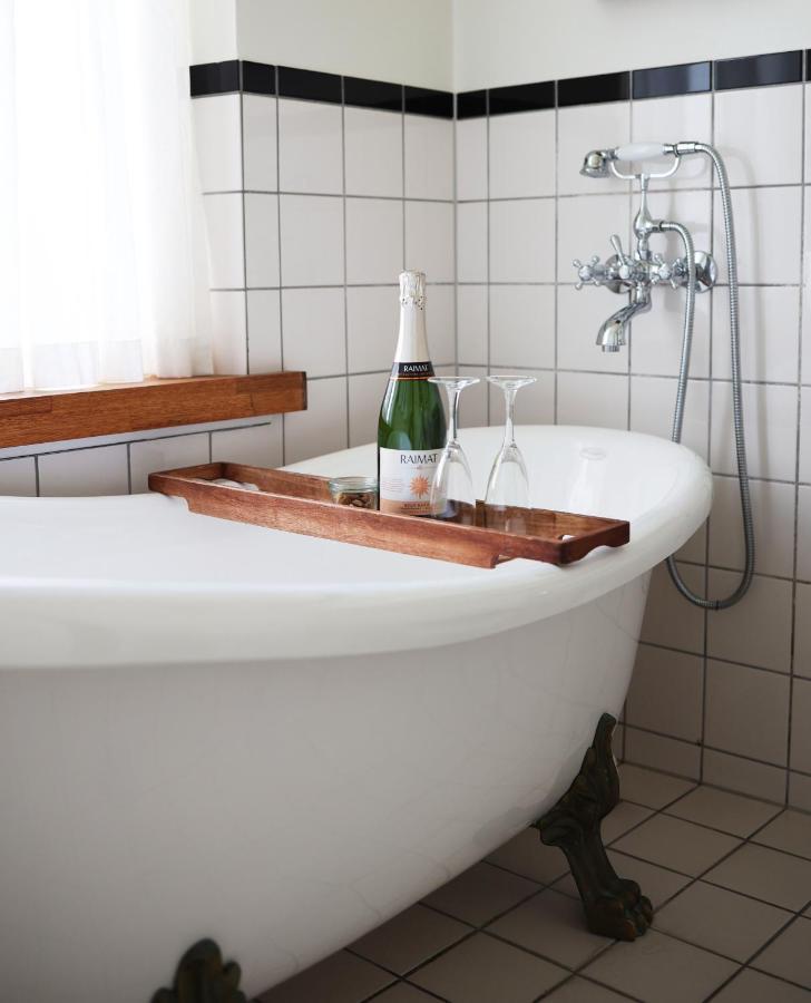 Medium-værelse med badekar